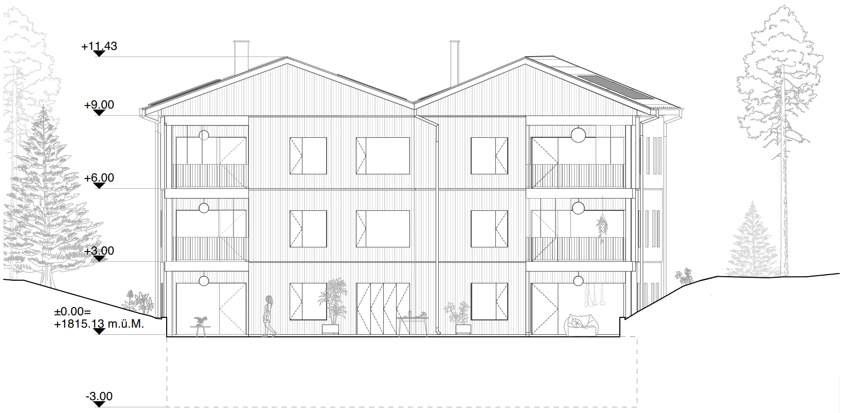 Fassadenansicht eines alpinen Mehrfamilienhauses in Holzbauweise im Oberengadin mit klarer Gliederung, regelmässigen Fensteröffnungen und ruhiger Setzung im Hang