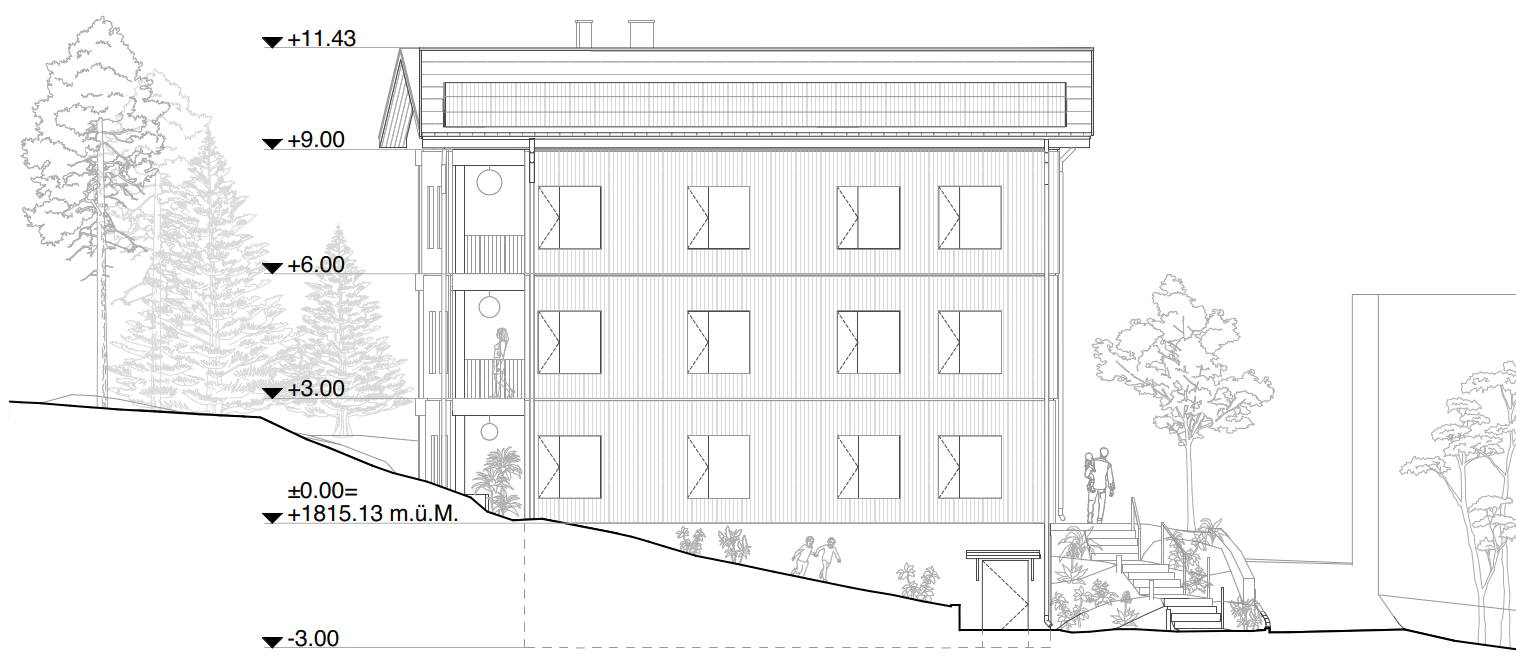 Fassadenansicht eines Holzbau Mehrfamilienhauses in Graubünden mit vertikaler Holzschalung, klarer Geschossordnung und Bezug zur alpinen Landschaft